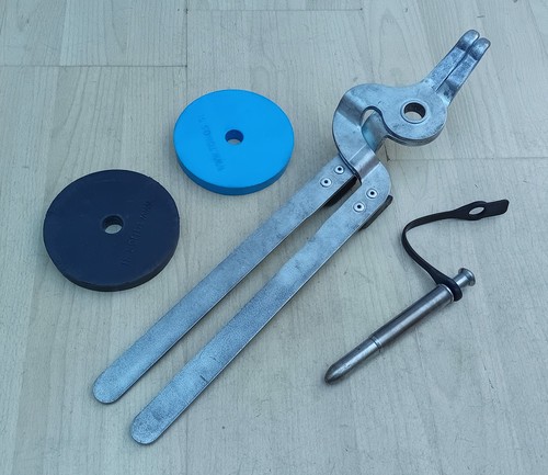 Kart tyre tongs - tyre, tool