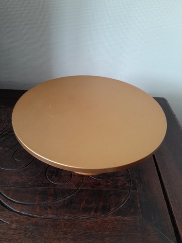 Gold colour cake display - gold,