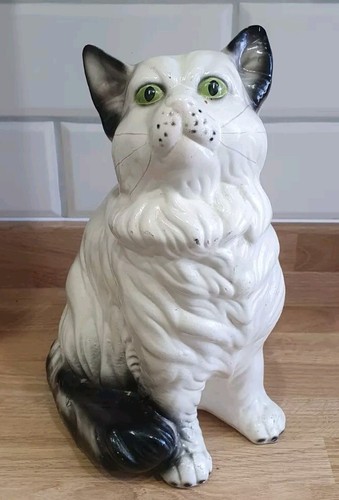 Beautiful large ceramic cat - beautiful,