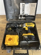 DEWALT 18V COMBI DRILL, WITH
