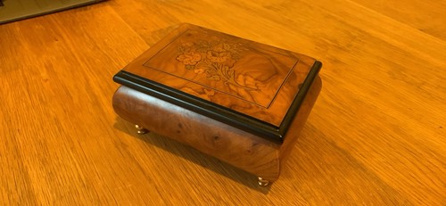 Italian sorrento music box - music,