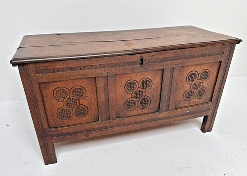 17th century solid oak coffer - 17th,