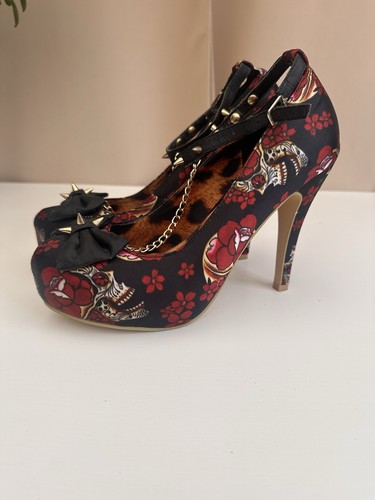 Iron fist skull - iron, platform