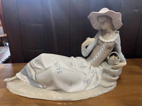 Large nao lady figure - large,