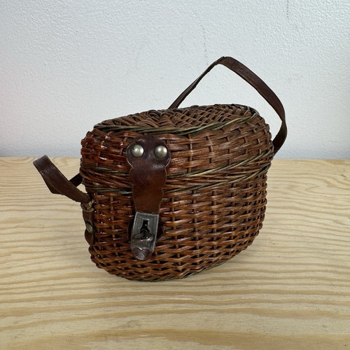 Vtg wicker fishing creel - fishing,