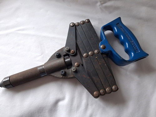 Tucker fasteners ltd - tucker, lazy