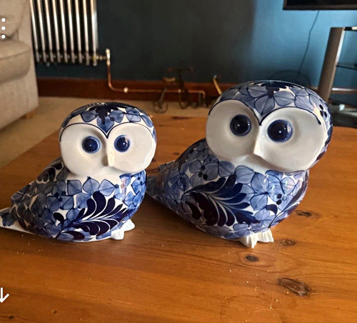 Pair blue white ceramic - of,