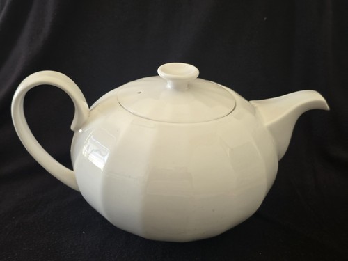 Large white teapot - teapot, holds