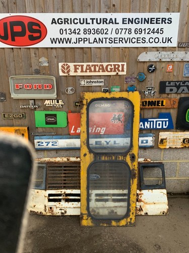 Right side cab door track - door,