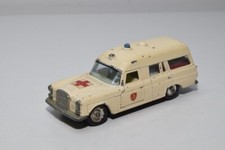 B67 1:43 MATCHBOX K-6 K6 MERCEDES-BENZ BINZ AMBULANCE EXC. COND.