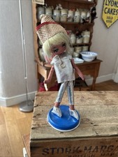 Vintage Bradley Pose Big Eye