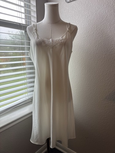 Vanity fair nightgown 38l off - vanity,