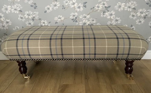 New footstool laura - a,