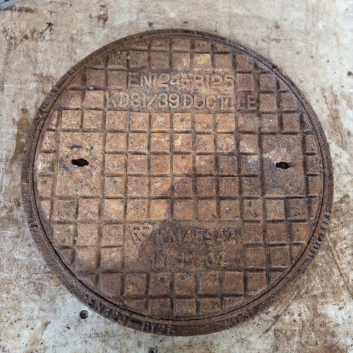 Round cast iron - iron, manhole