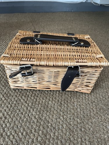 Small vintage style - style, wicker