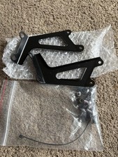 Triumph Fly Screen Mounting