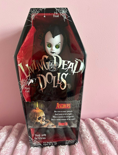 Living dead dolls series - living,