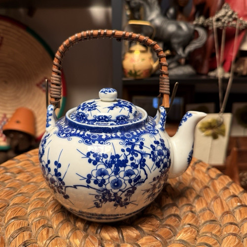 Vintage blue white - &,
