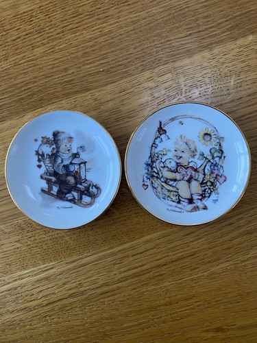 Two hummel 9cm plates - two,