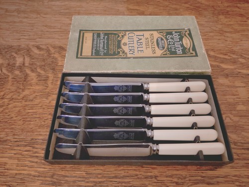 Pristine vintage box - box, set