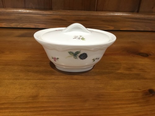 Wedgwood metallised dish with - metallised,