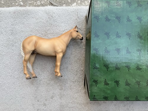 Rare model horse resin - rare,