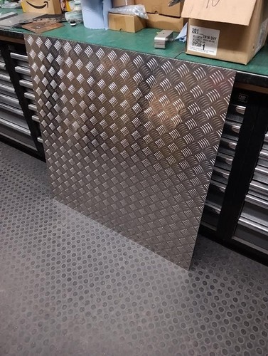 2mm aluminium chequer - aluminium, tread