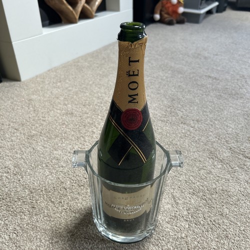 Moet chandon glass petite - &,