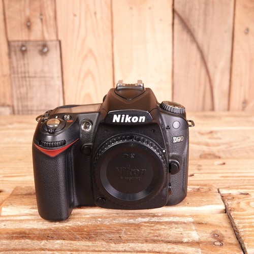 Used nikon d90 - nikon,