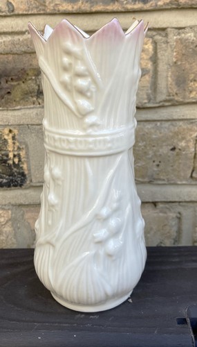 Vintage belleek lily - vintage,,