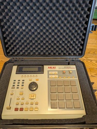 Akai mpc 2000xl 8 out - -, 8-out