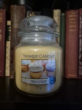 Yankee Candle Vanilla Cupcake  Medium  Jar 411g