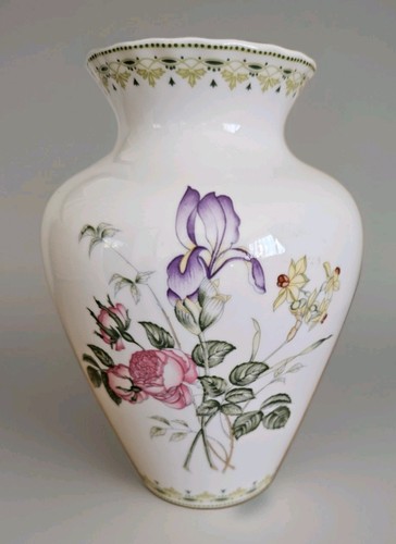 Royal doulton vase - royal,