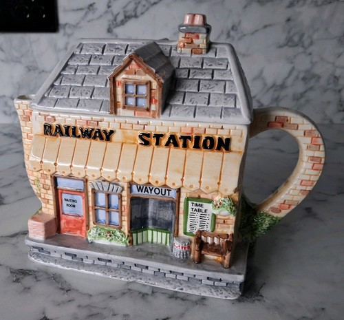 Ceramic novelty teapot - ceramic,