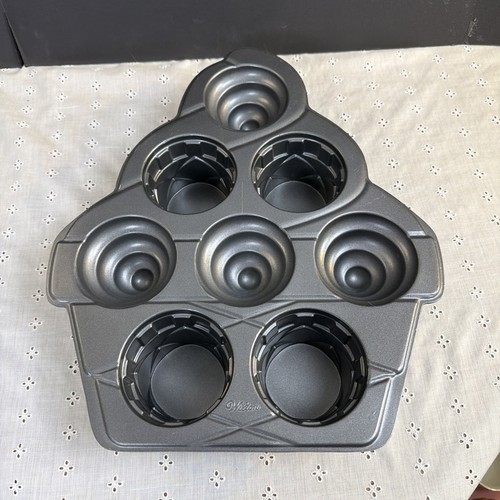 Wilton cupcake baking pan - wilton,