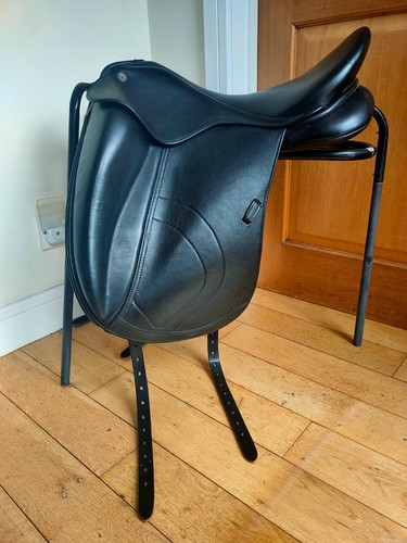 Dapple dressage saddle in - 18",