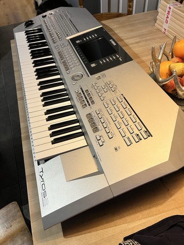 Yamaha tyros keyboard - 2,