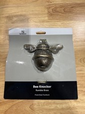 Rustic bumble bee door knocker in Brass