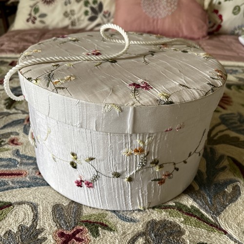 Vintage round silk floral - silk,