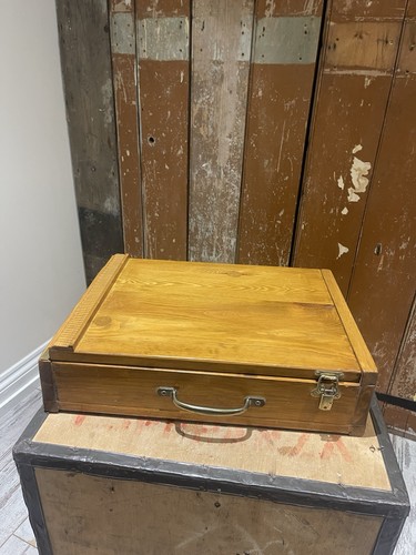 Wooden tabletop box easel - wooden,