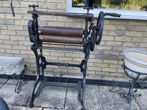 Antique queen cast iron - antique,