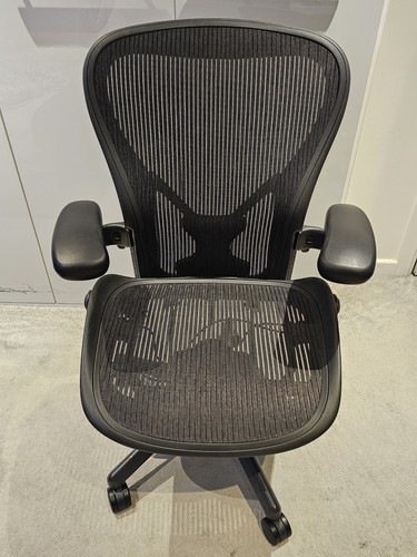 Herman miller aeron - size, c