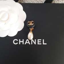 CHANEL Authentic Single Dangle Earring – Black Enamel CC & Faux Pearl – Vintage