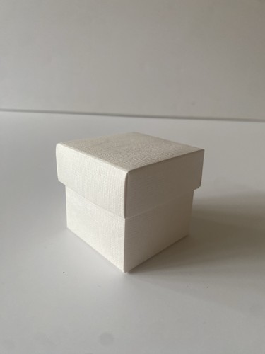 Ivory favour boxes in linen - ivory,