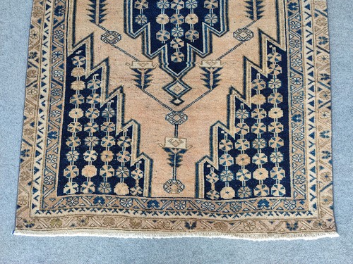 Rare antique rug - rug, heriz