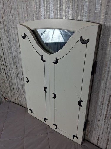 White wooden tri - wooden, fold