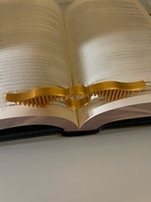 Snitch Thumb Book Holder –