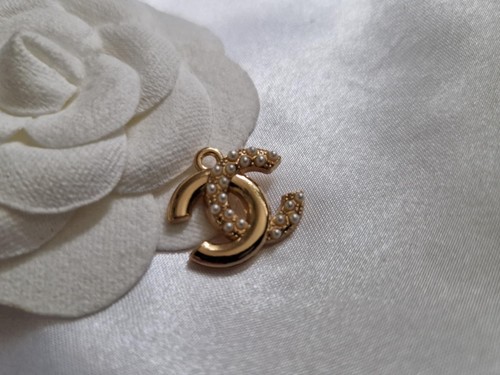 Chanel pearl charm pendant - chanel, cc