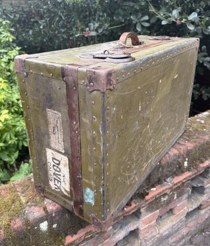 Vintage green travel trunk - trunk, /