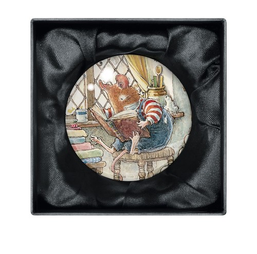 Brambly hedge wilfred reading - hedge,